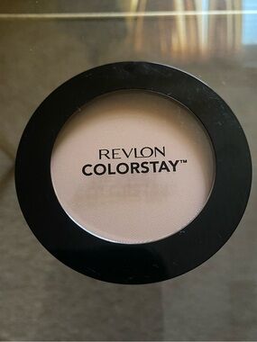 Revlon ColorStay Pressed Powder — Light/Medium 830